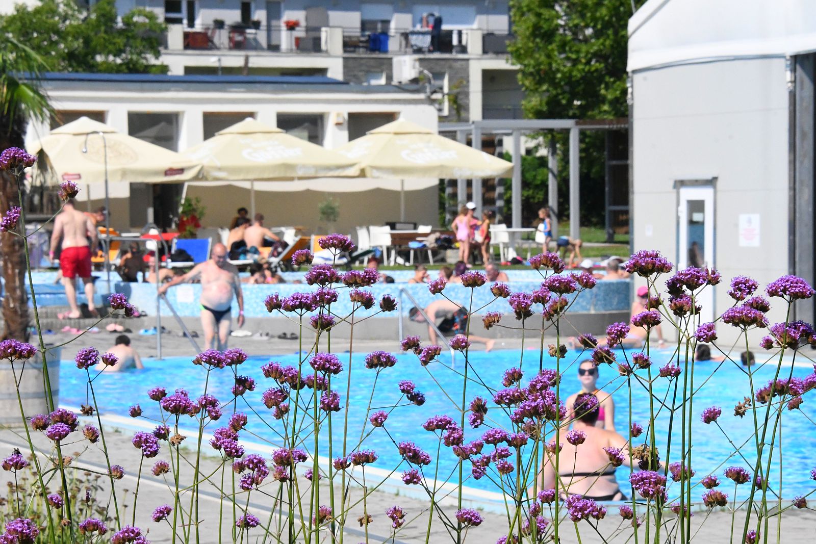Hőségriasztás idején este nyolcig tart nyitva a Városi Strand